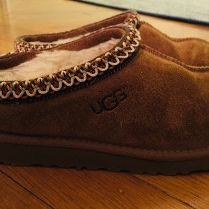 comfortable UGG slippers/shoes